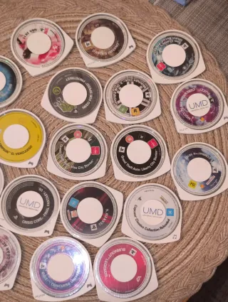 Lote 18 Giochi PSP UMD
