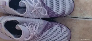 Tenis grises y rosas