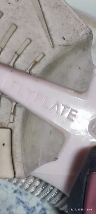 Tenis grises y rosas