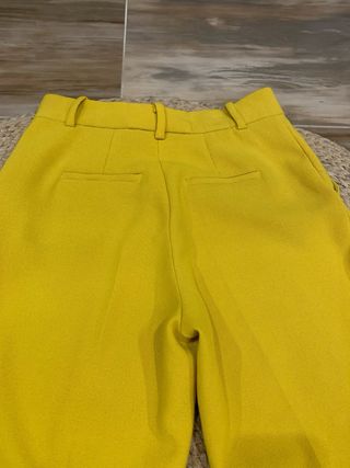 Pantalón vestir amarillo flare