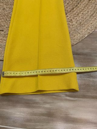 Pantalón vestir amarillo flare