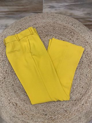 Pantalón vestir amarillo flare