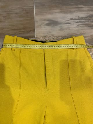 Pantalón vestir amarillo flare