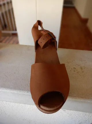 Sandalias/Zuecos Camel Talla 42