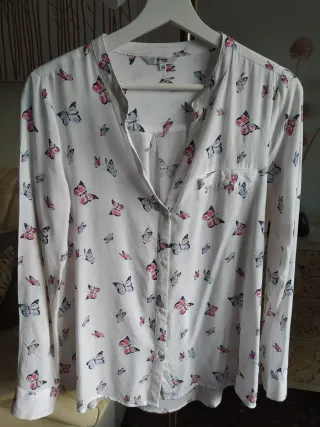 Camisa blanca con mariposas Talla M