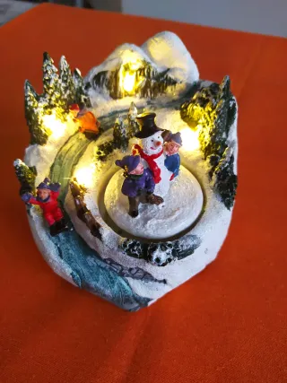 Villaggio Natalizio con luci e  movimento.