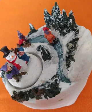 Villaggio Natalizio con luci e  movimento.