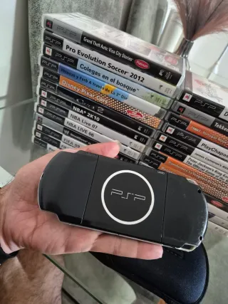 Lote PSP 3004 Negra + 25 Juegos