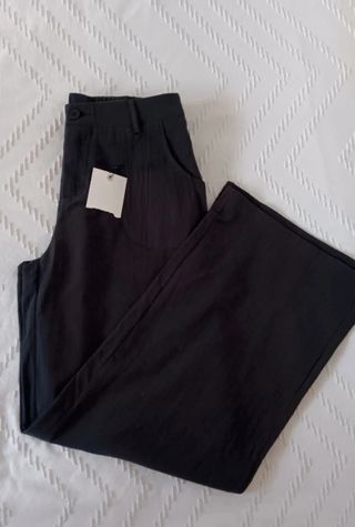 Pantalón fluido straight.