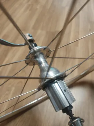 Ruedas Campagnolo Shamal con sus cierres