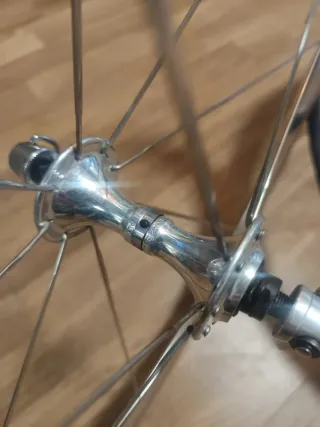 Ruedas Campagnolo Shamal con sus cierres