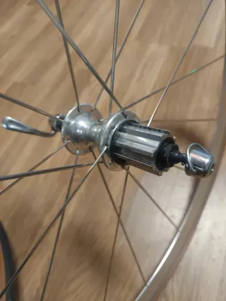 Ruedas Campagnolo Shamal con sus cierres