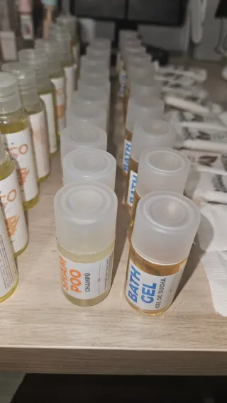 Lote Amenities Hotel Champú Gel Ducha Jabón