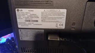 Televisor LG negro buen estado