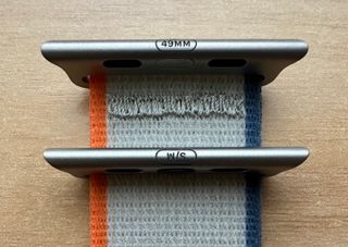 Apple Watch ULTRA 49mm Orange/Beige Trail Loop S/M