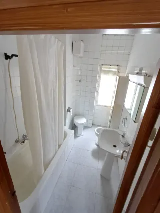 Piso C/ Viena (super céntrico)