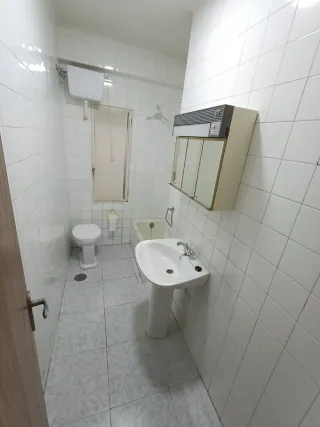 Piso C/ Viena (super céntrico)