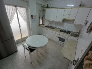 Piso C/ Viena (super céntrico)