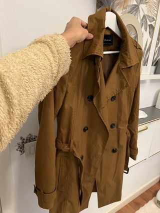 Gabardina Stradivarius Marrón Talla M