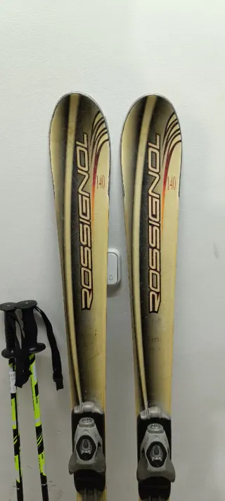 Esquís Rossignol Niño 140cm + Bastones