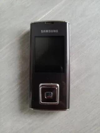 Teléfono Samsung SGH-J600