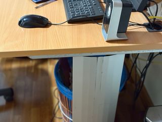 Mesa despacho 1.60x1.40m con cajonera