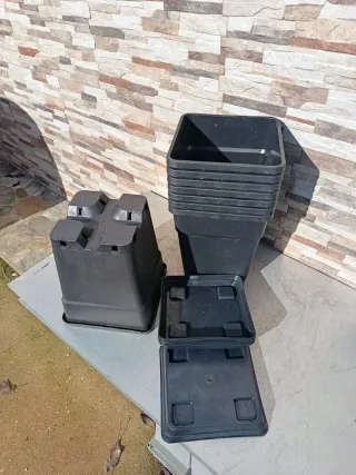 Lote Macetas y Platos Negros Plástico