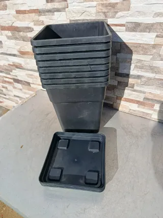 Lote Macetas y Platos Negros Plástico