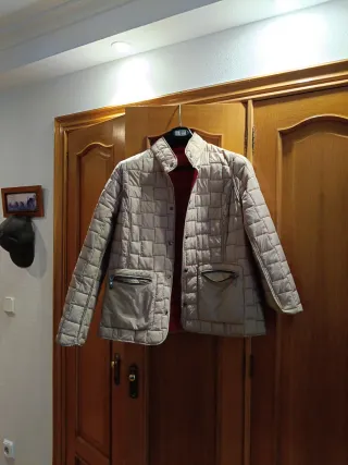 Parka reversible rojo y beige