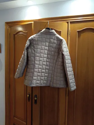 Parka reversible rojo y beige