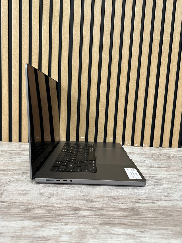 MacBook Pro 16" 2021 M1 PRO 16gb 512gb SSD