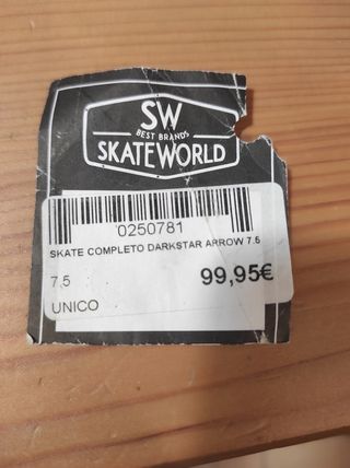 Skate Junior Negro Ruedas Amarillas.