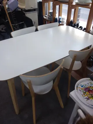 Mesa y 4 Sillas Comedor Madera