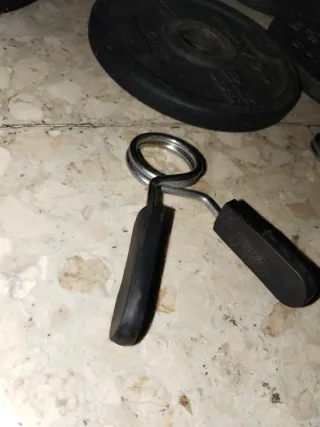 Pesas y barras para gimnasio