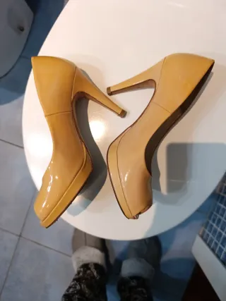 Zapatos Sacha London Beige Peep Toe Tacón