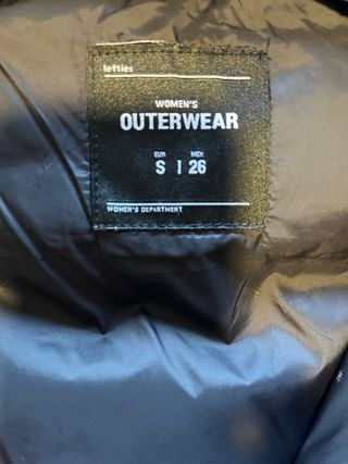 Chaleco midi acolchado negro con capucha