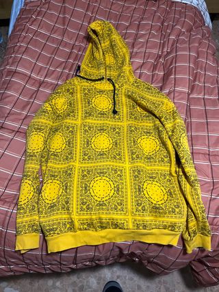 Sudadera Bershka Amarilla Estampada Talla L