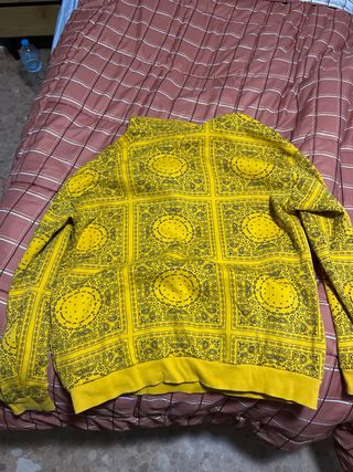 Sudadera Bershka Amarilla Estampada Talla L