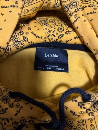 Sudadera Bershka Amarilla Estampada Talla L