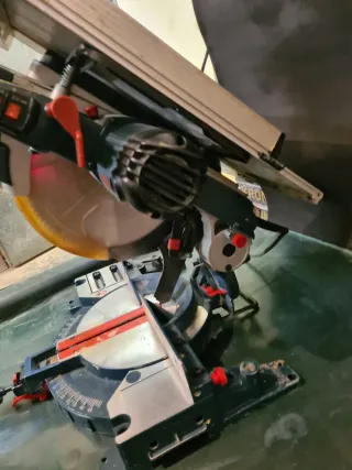 2 Ingletadora Bosch + 9 discos+ maquina piezas