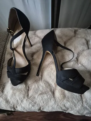 Tacones Zara negros