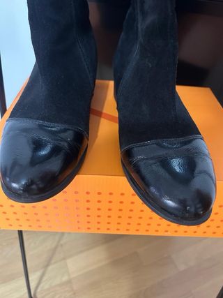 Botines negros de ante y piel