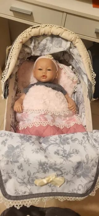 Carro de muñeca con accesorios