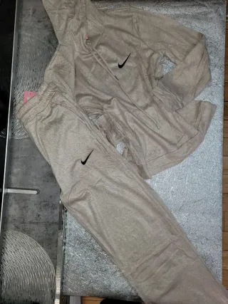 Nike Sudadera Negra con Capucha y Cremallera