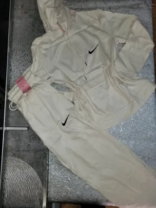 Nike Sudadera Negra con Capucha y Cremallera