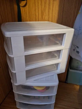 Cajonera pequeña de plástico transparente