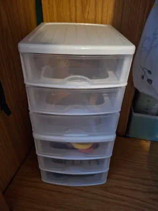 Cajonera pequeña de plástico transparente