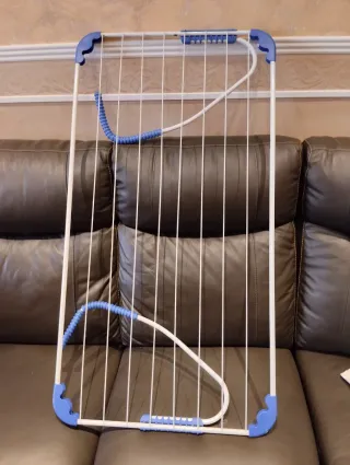 Tendedero plegable blanco y azul