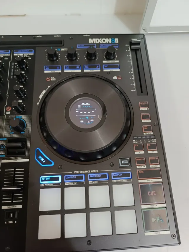 Controlador Reloop Mixon 8 Pro P6Y4389