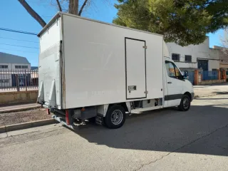 ALQUILER DE FURGONETAS Y CAMIONES CON CHOFER